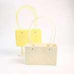 Torbica sa plastičnom ručkom 22cm (Kartonske kutije) - www.dekorativnekutije.co.rs